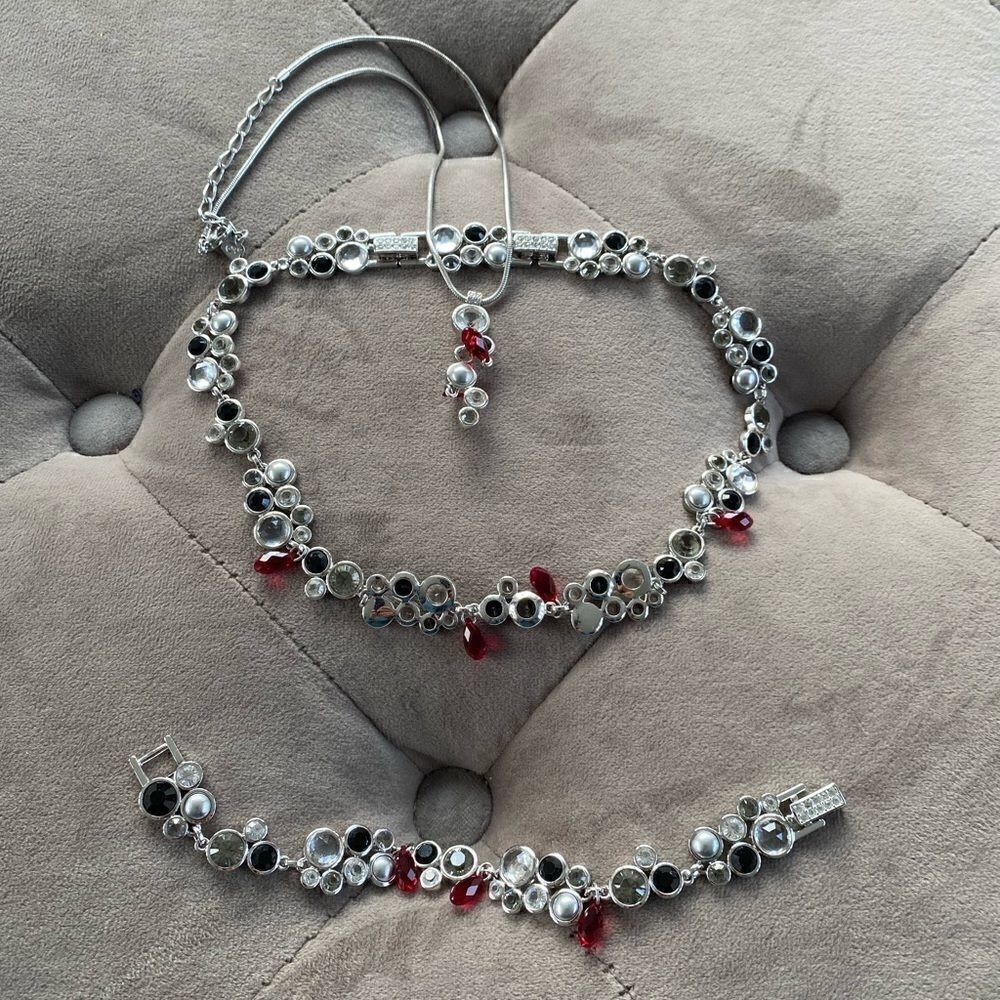 SWAROVSKI CRYSTAL/GLASS Necklace bracelet set - Picture 1 of 14